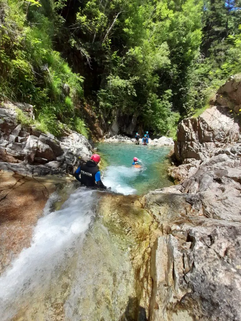 Canyon Pyrénées, descente de toboggan